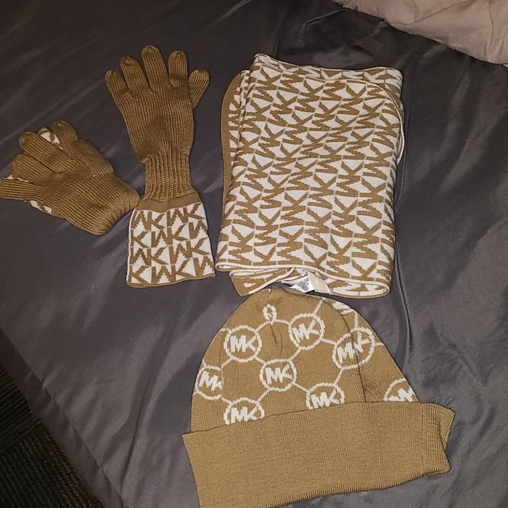 Michael Kors Gloves/Scarf/Beanie Set